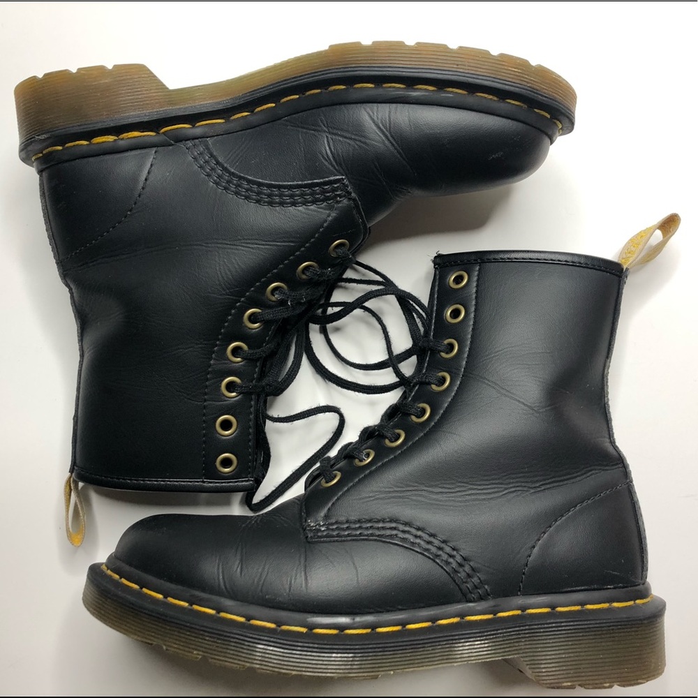 VEGAN BLACK Dr. Martens 
1460 FELIX LACE UP BOOTS
